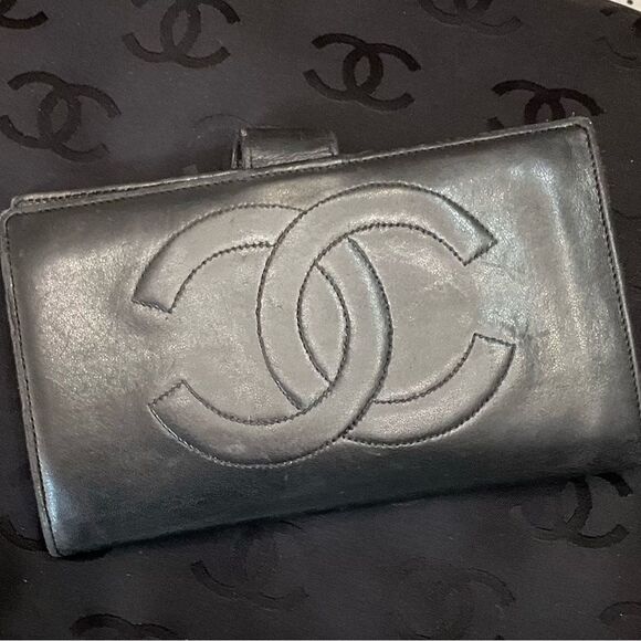 Authentic CHANEL Wallet - Picture 1 of 4